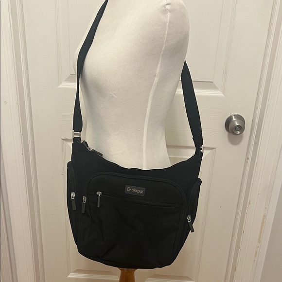 Biaggi On the Go Hobo and Zip Safe travel bag - Picture 4 of 11